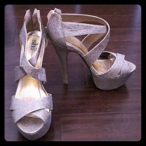 Shi by Journeys 4-Inch Gold Glitter Dress Heel